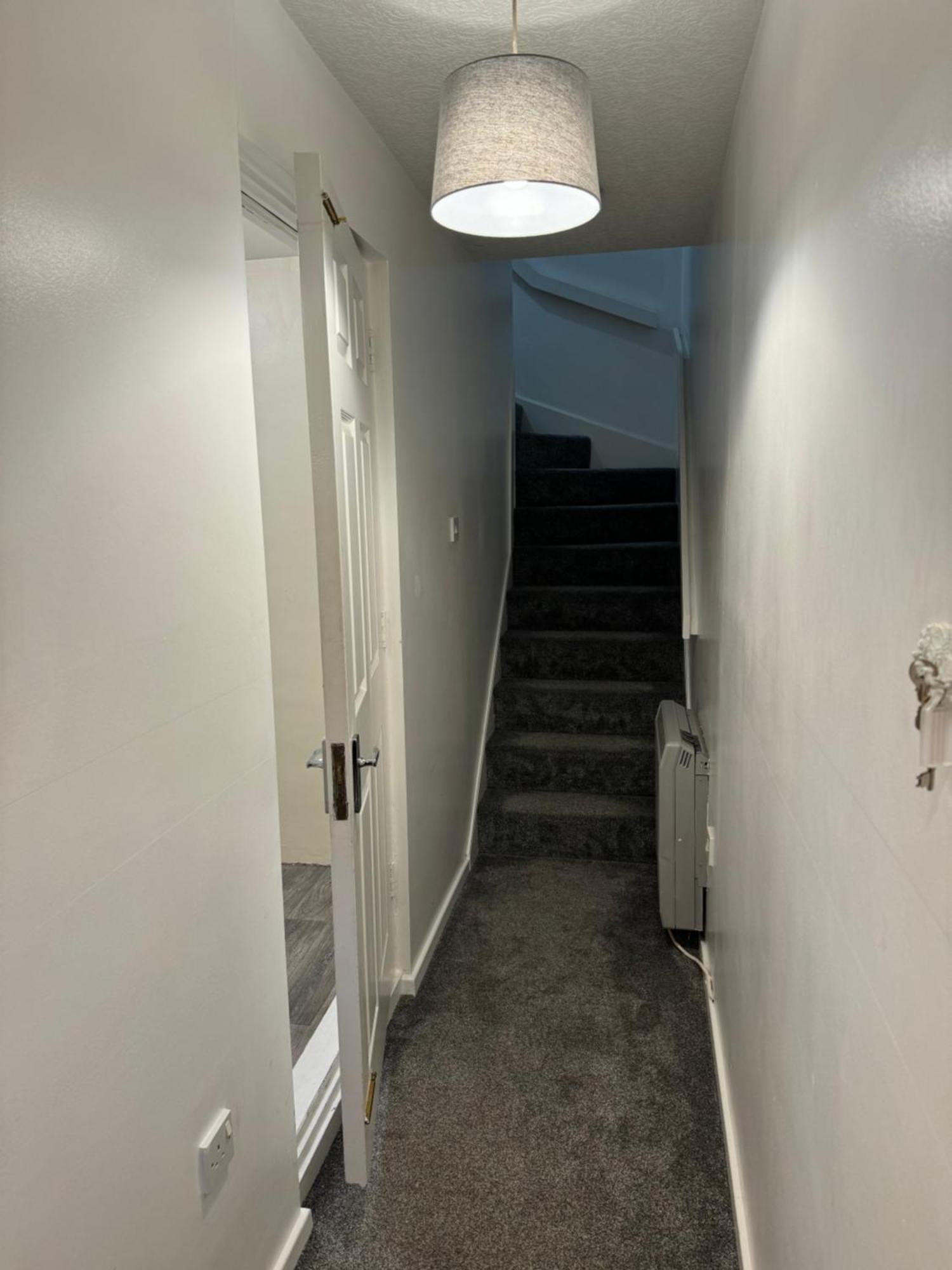 Apartment *rare Find* 3 Story, 2 Bedroom House *