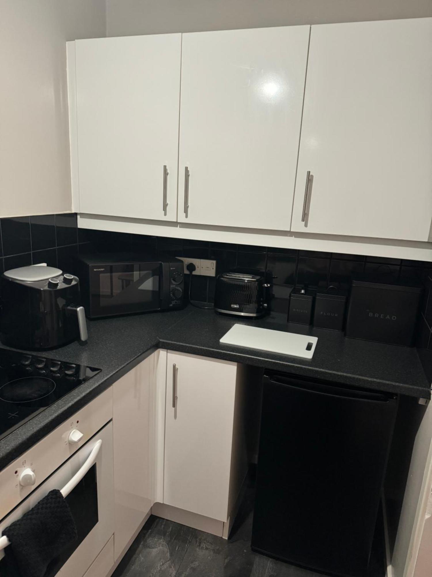 Apartment *rare Find* 3 Story, 2 Bedroom House Coleshill