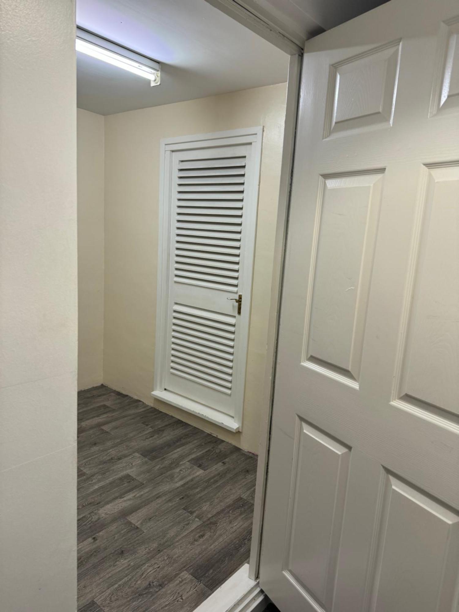 Apartment *rare Find* 3 Story, 2 Bedroom House