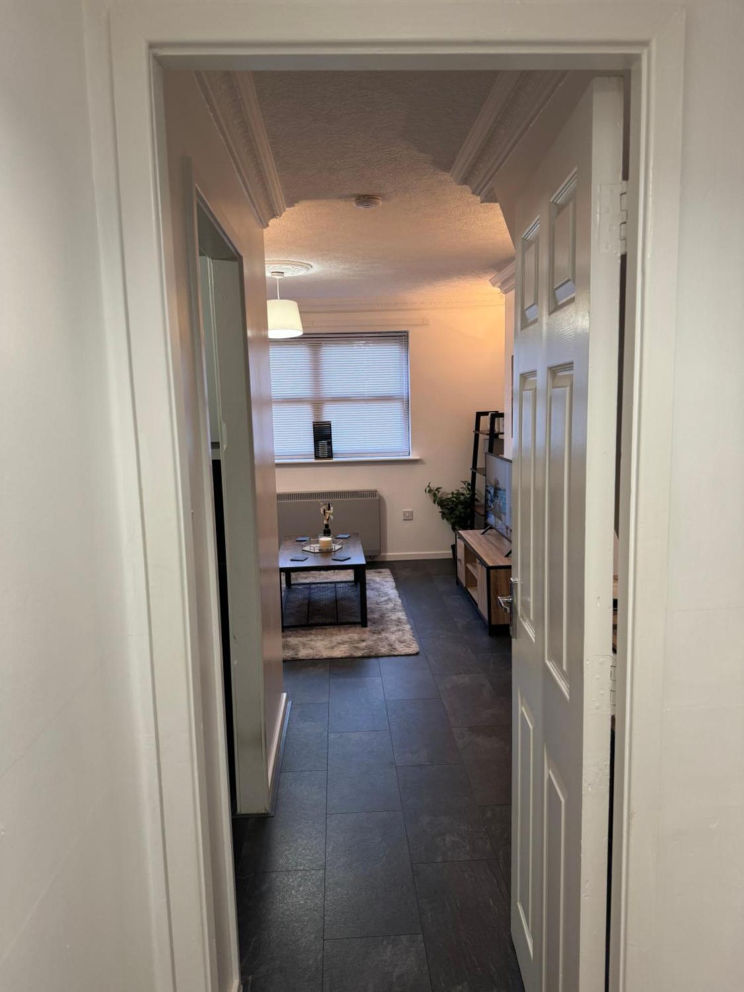 *rare Find* 3 Story, 2 Bedroom House Coleshill