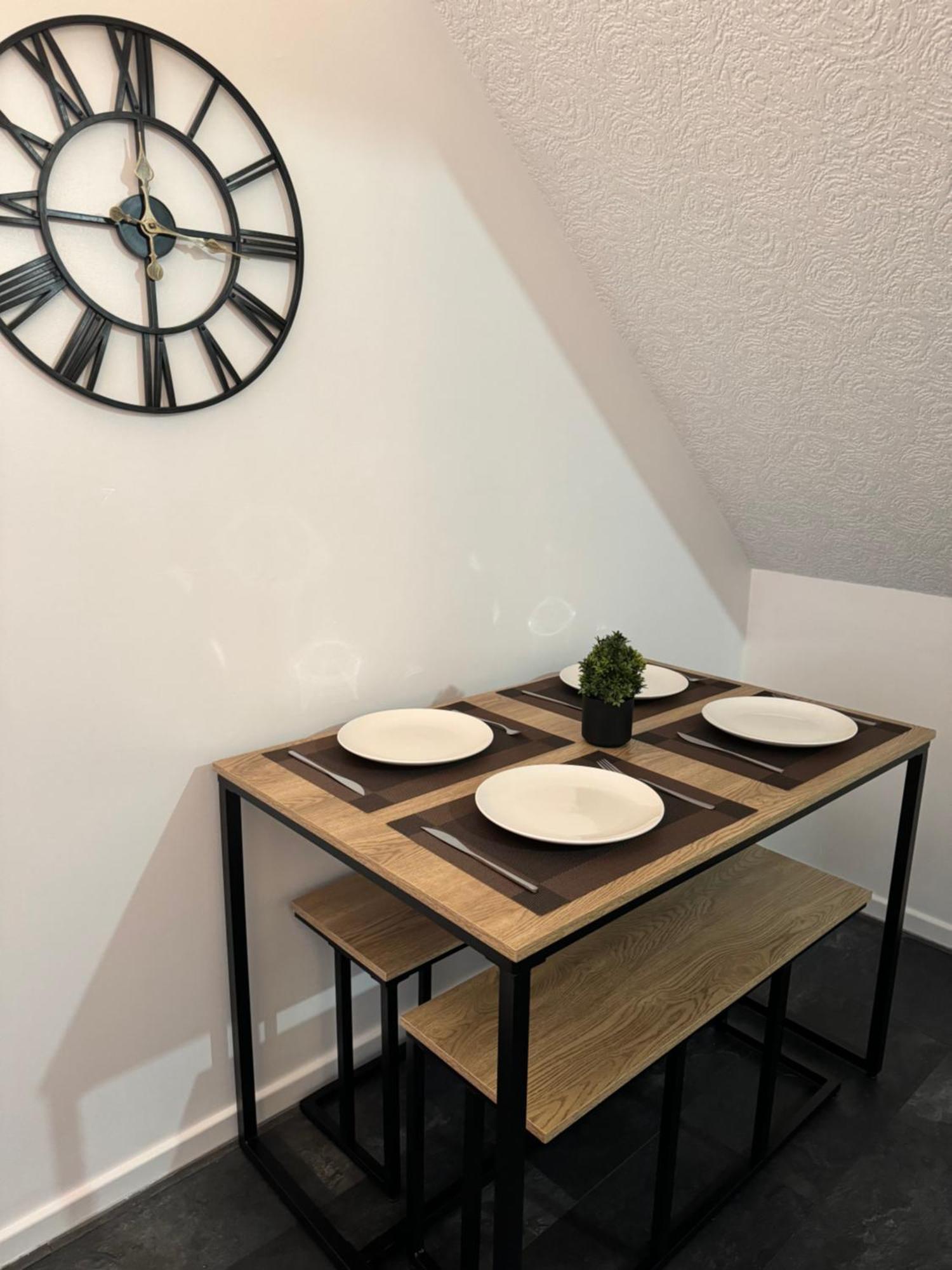 *rare Find* 3 Story, 2 Bedroom House Apartment
