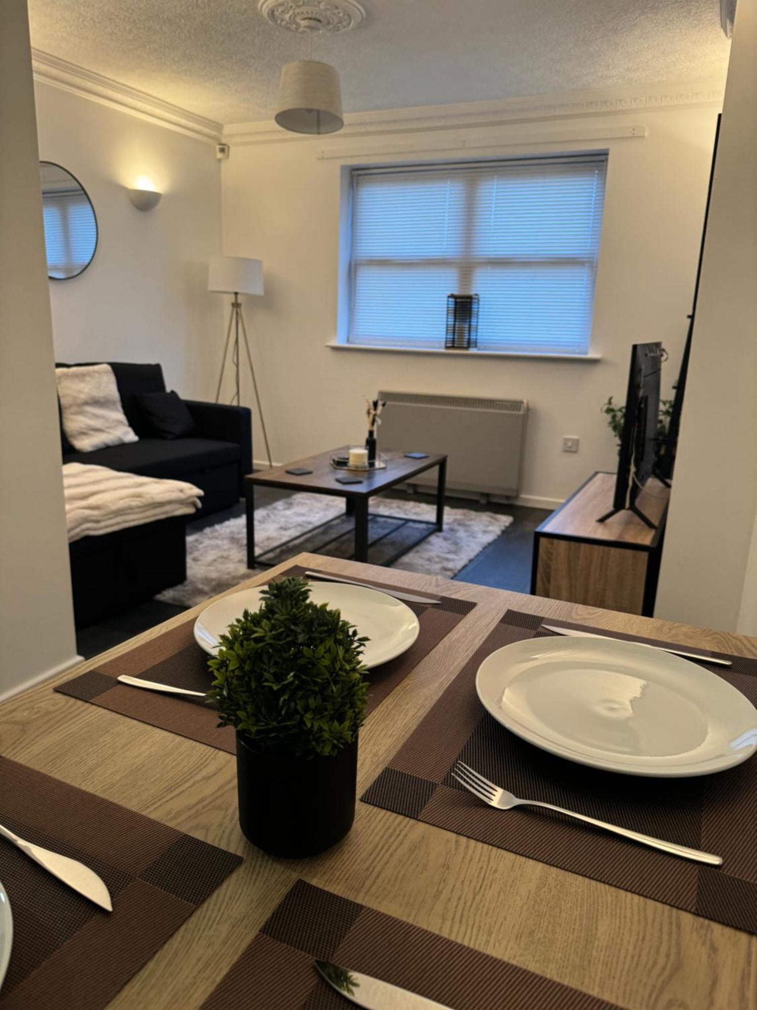*rare Find* 3 Story, 2 Bedroom House Apartment Coleshill
