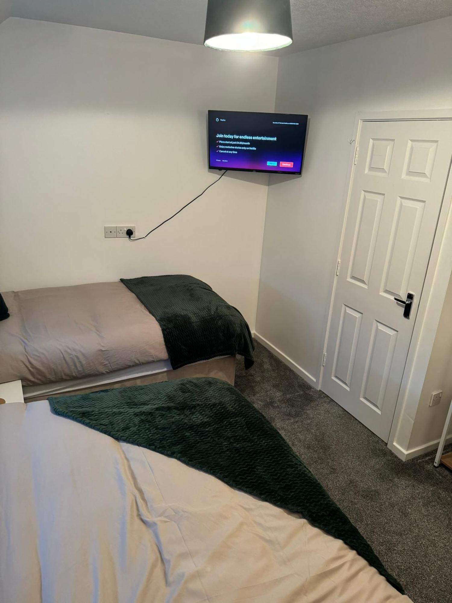 *rare Find* 3 Story, 2 Bedroom House Coleshill
