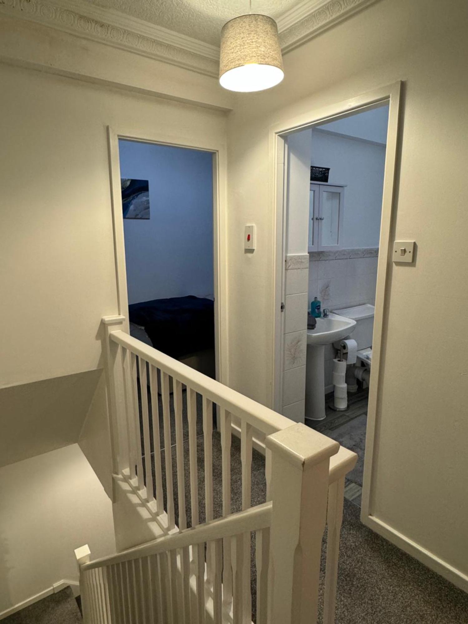 *rare Find* 3 Story, 2 Bedroom House *