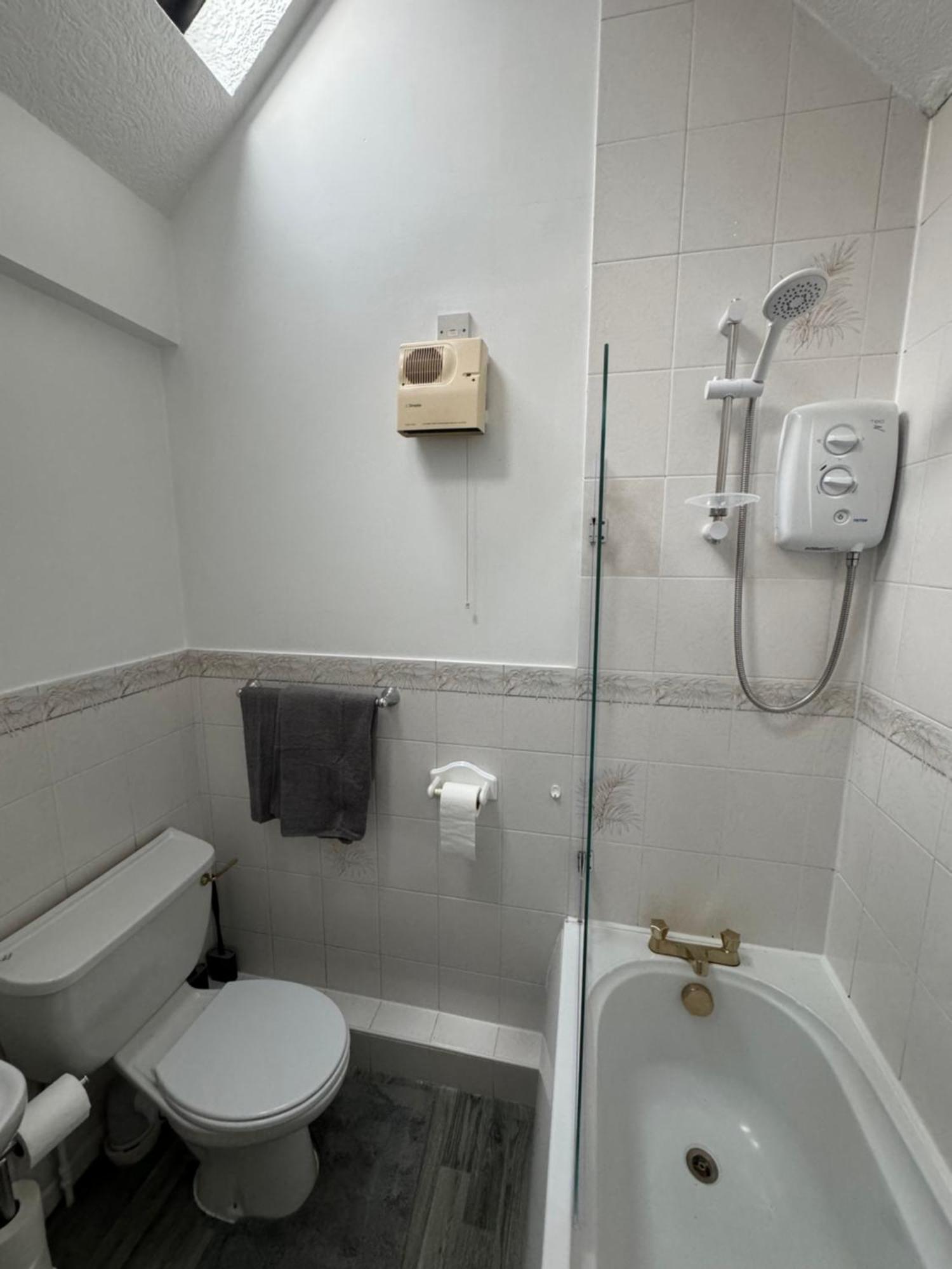 Apartment *rare Find* 3 Story, 2 Bedroom House Coleshill